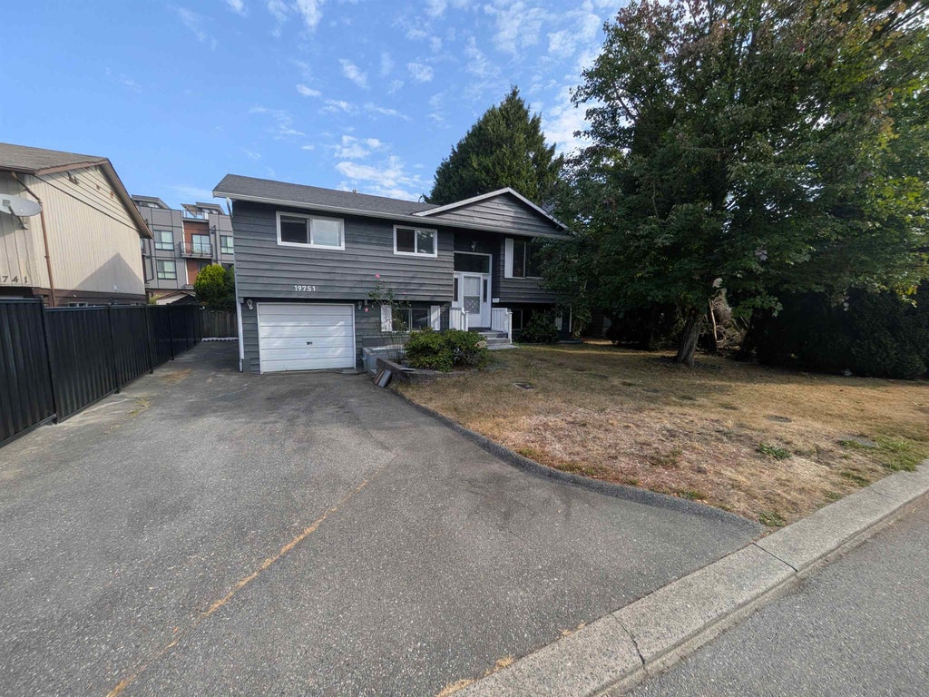 Photo of 19751 54a Avenue, Langley, BC V3A 3W4 (MLS # R3160151)