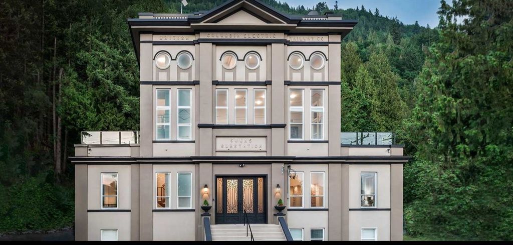 Photo of 39623 Old Yale Road, Abbotsford, BC V3G 1X7 (MLS # R3096838)