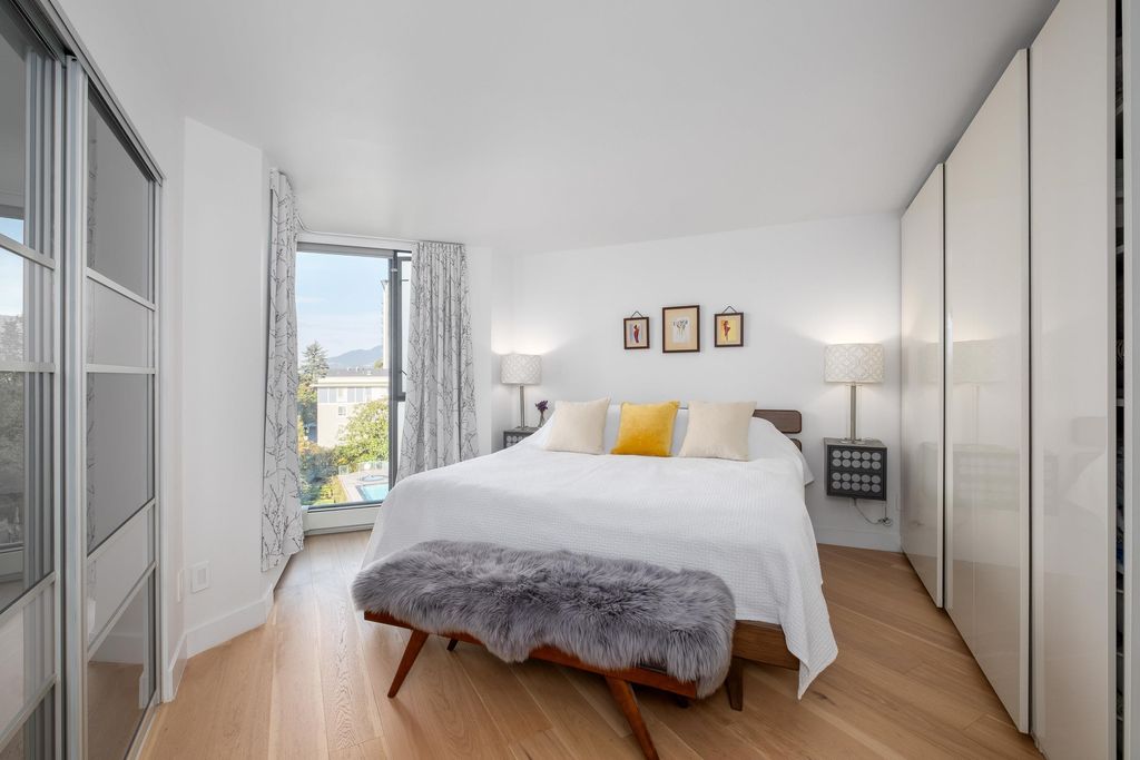listing image 1108674552356530626