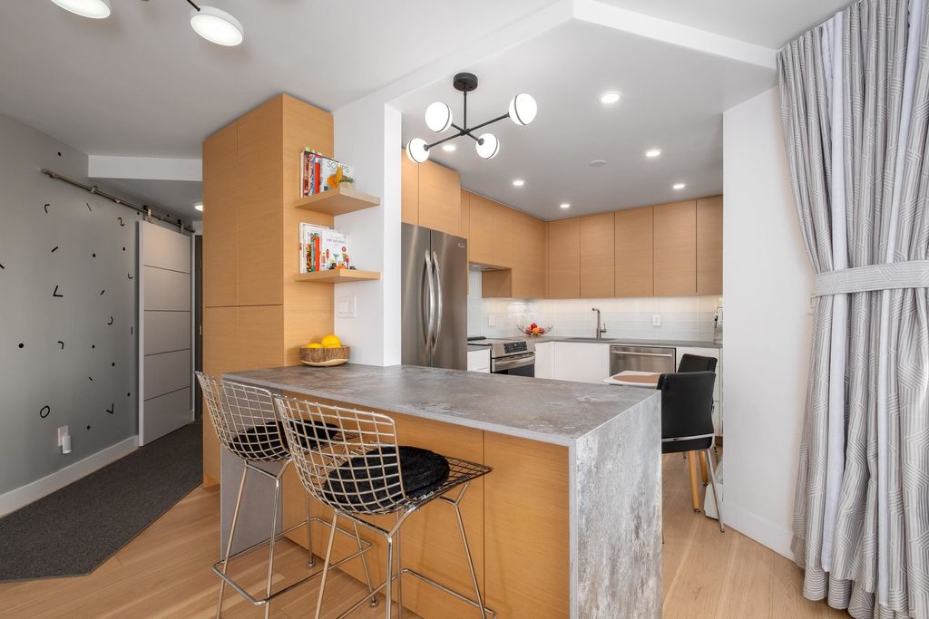 listing image 1103975823487590567