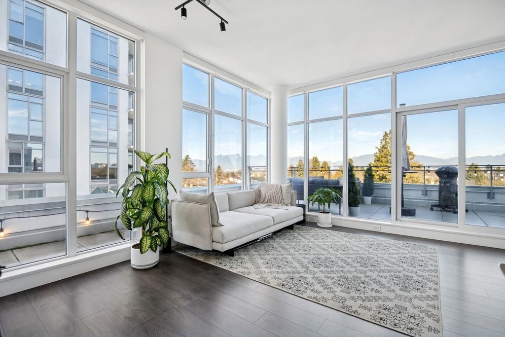 listing image 1101158147293671809