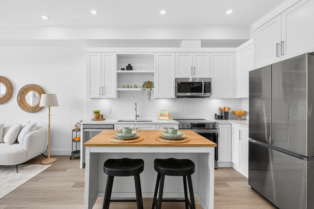 Photo of 22348 North Avenue #303, Maple Ridge, BC V2X 9C8 (MLS # R3158135)