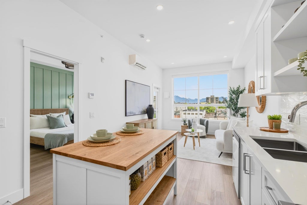Photo of 22348 North Avenue #303, Maple Ridge, BC V2X 9C8 (MLS # R3158135)