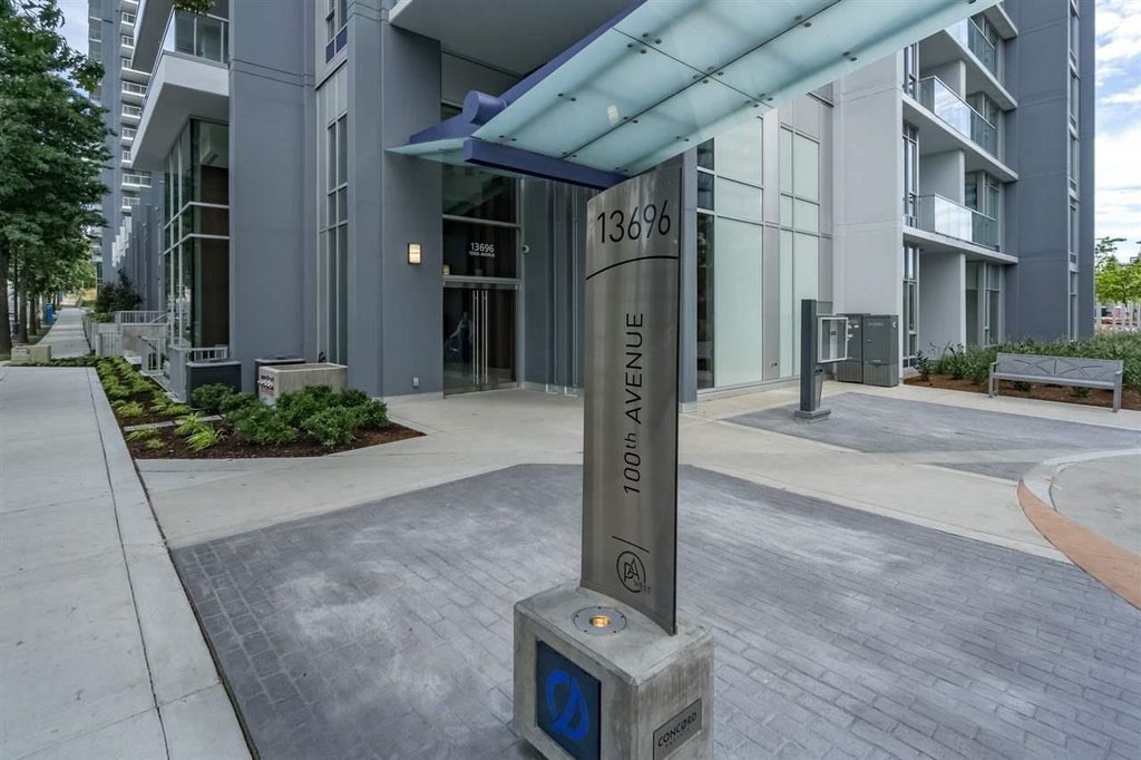 Photo of 13696 100 Avenue #2001, Surrey, BC V3T 0L5 (MLS # R3171760)