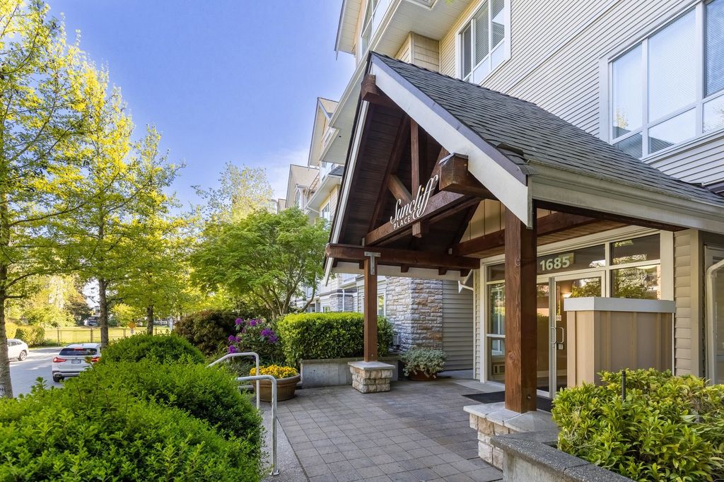 Photo of 1685 152a Street #208, Surrey, BC V4A 9Y1 (MLS # R3089148)