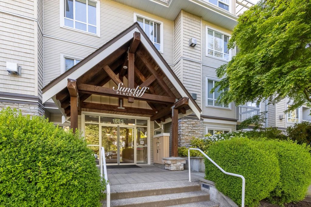 Photo of 1685 152a Street #208, Surrey, BC V4A 9Y1 (MLS # R3089148)