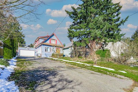 1027 Nanaimo Street New Westminster BC V3M 2E7