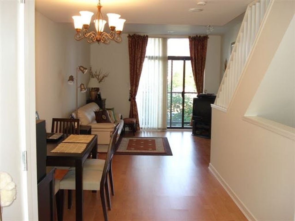 listing image 1100470852563597891