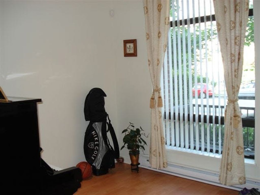 listing image 1103102811253870736