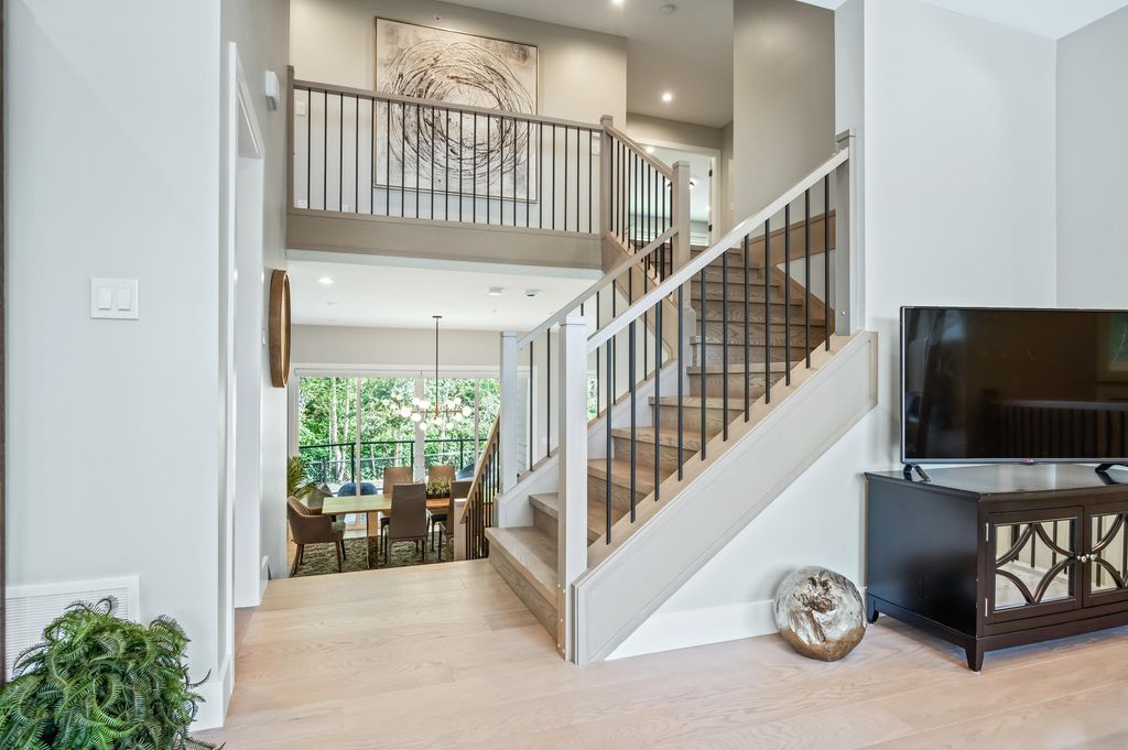 listing image 1104046614978772088