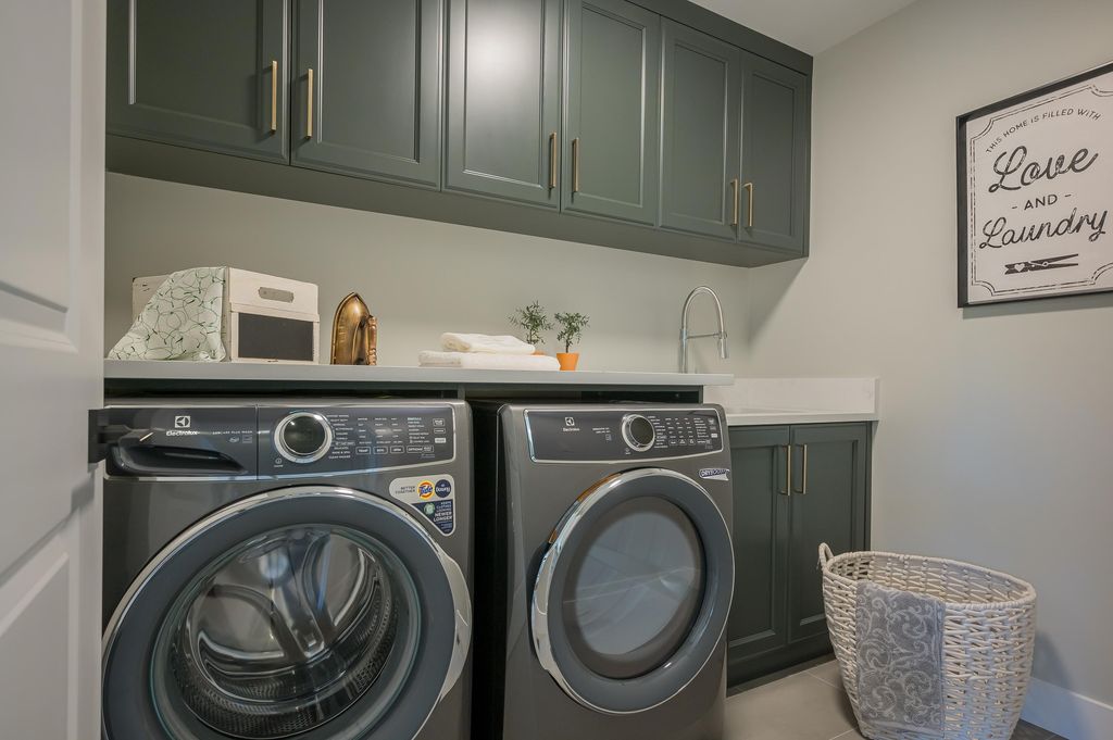 listing image 1101212020533368635