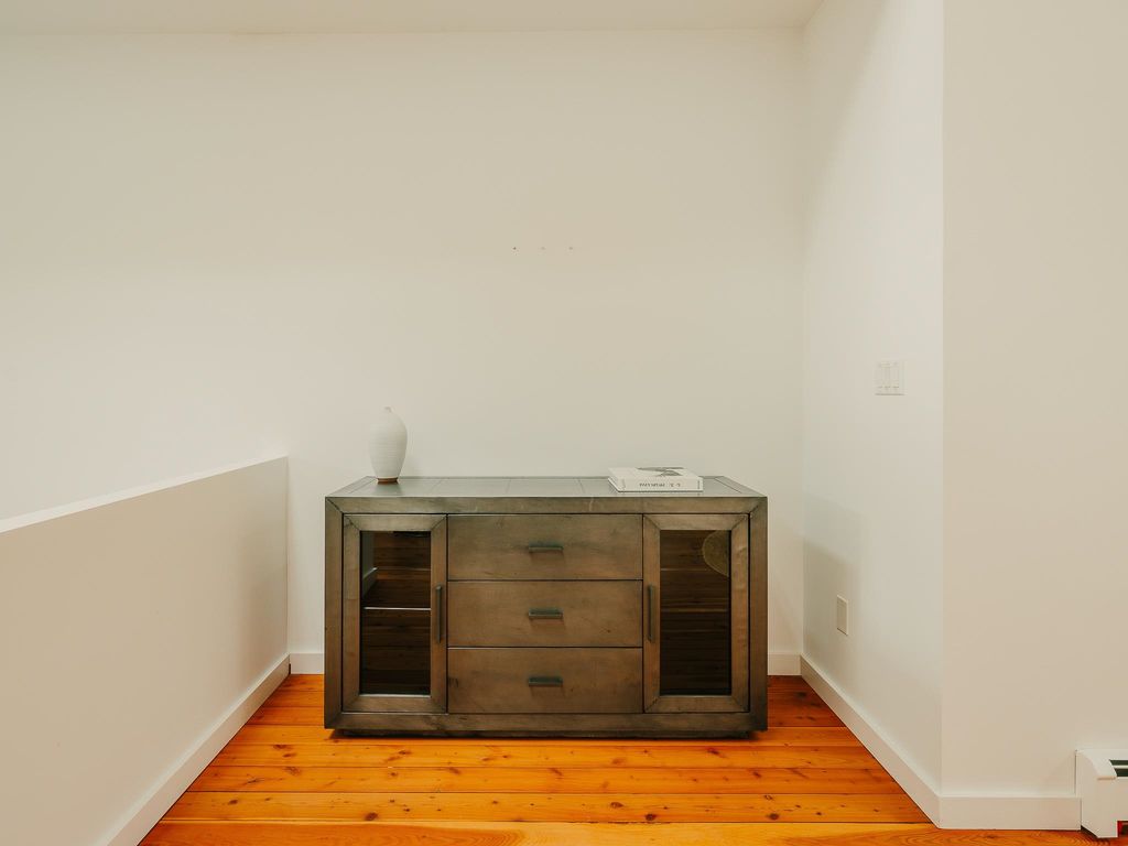 listing image 1101351643171792229