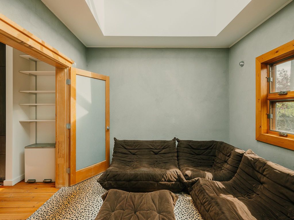 listing image 1100766109789681620