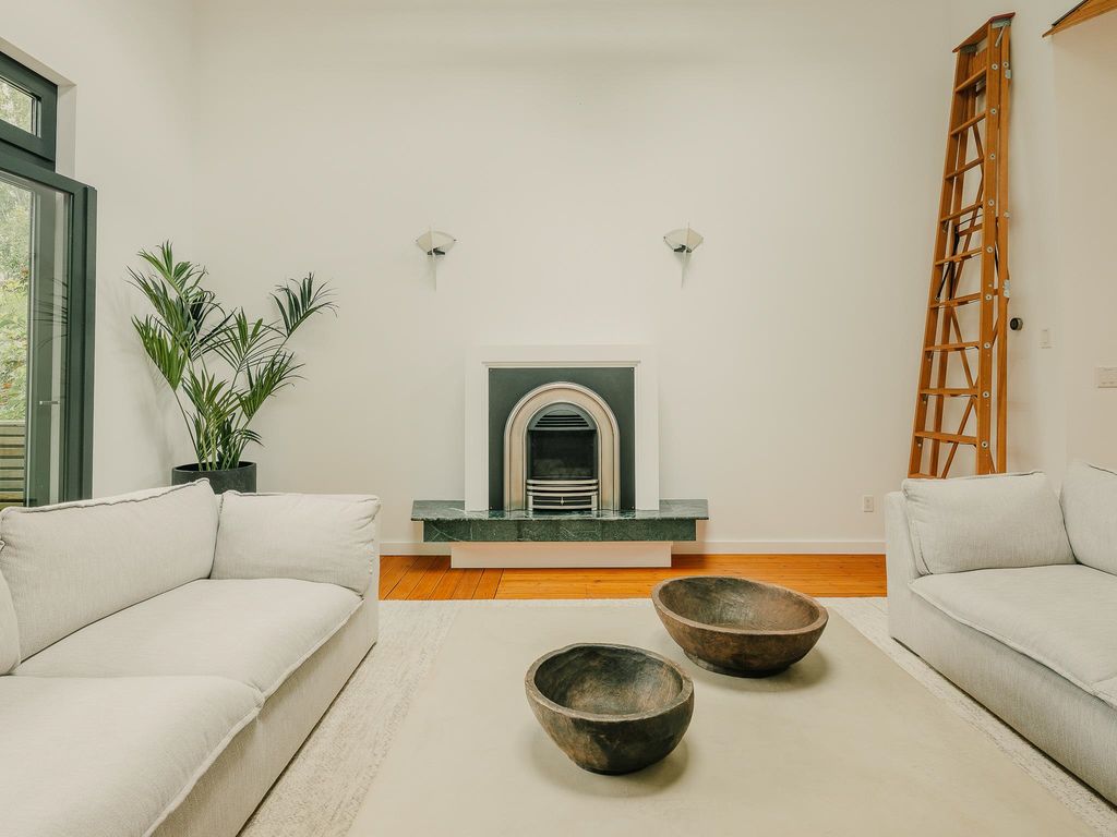 listing image 1101491186265058425
