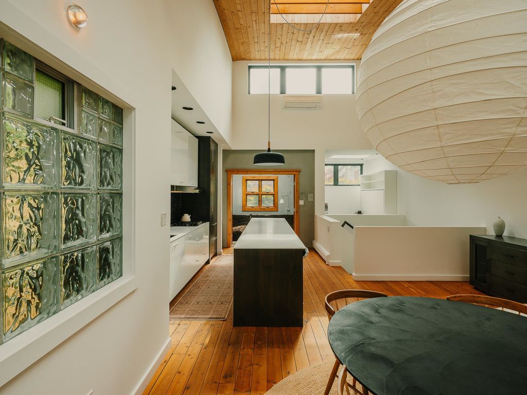 listing image 1100760650960186695