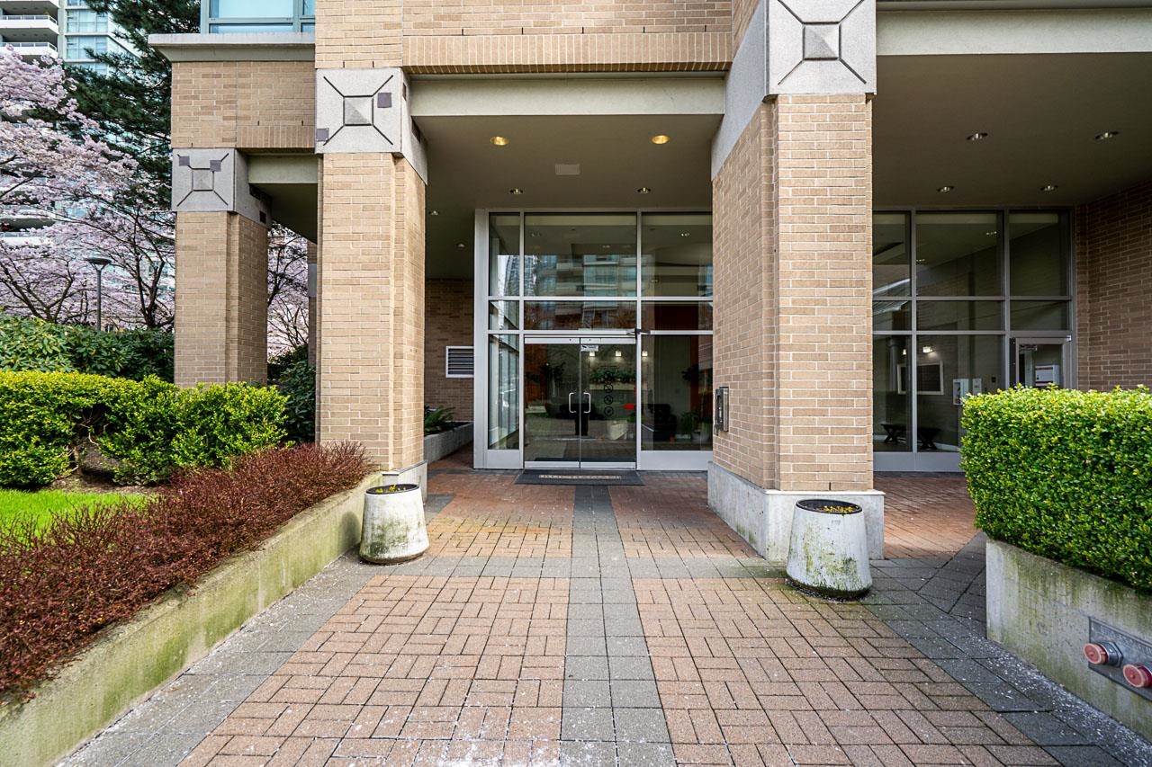 4398 Buchanan Street 2504