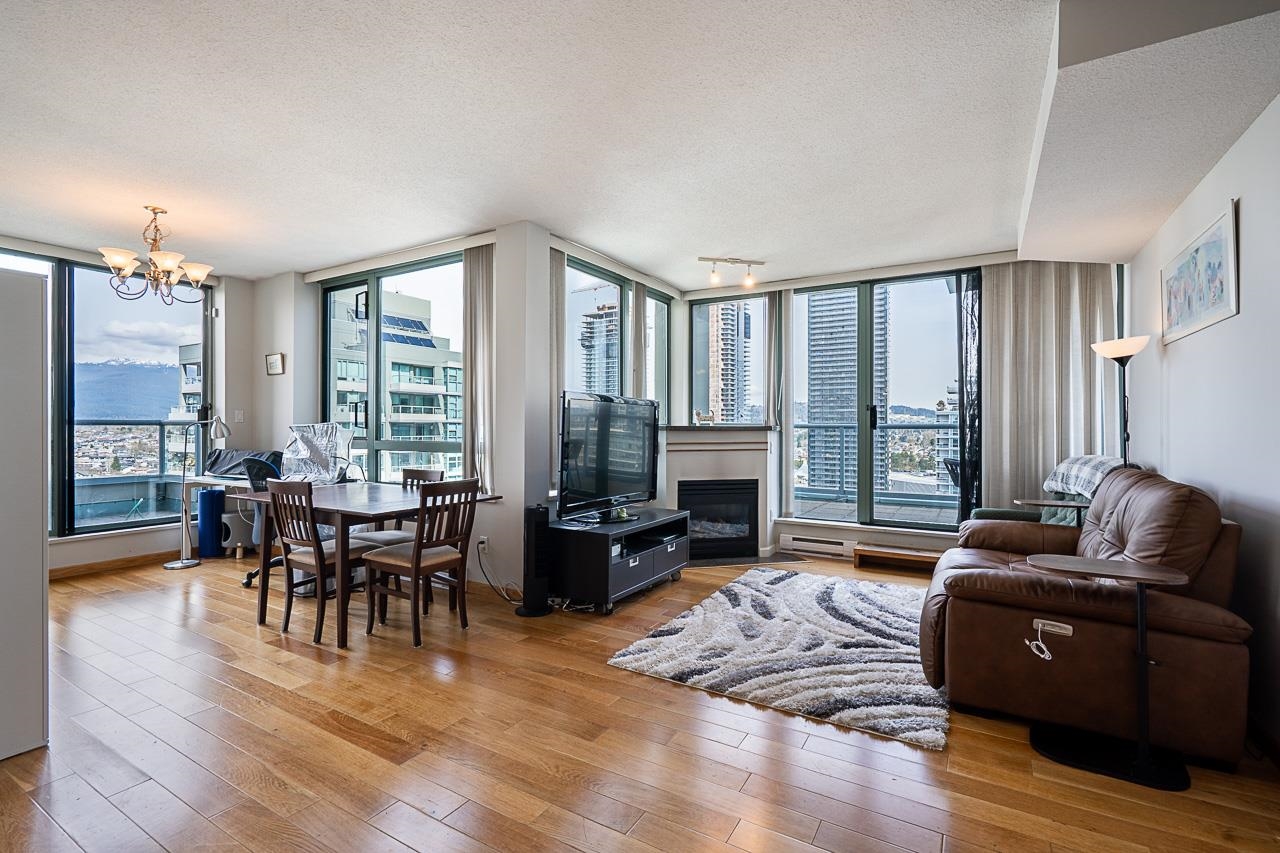 4398 Buchanan Street 2504