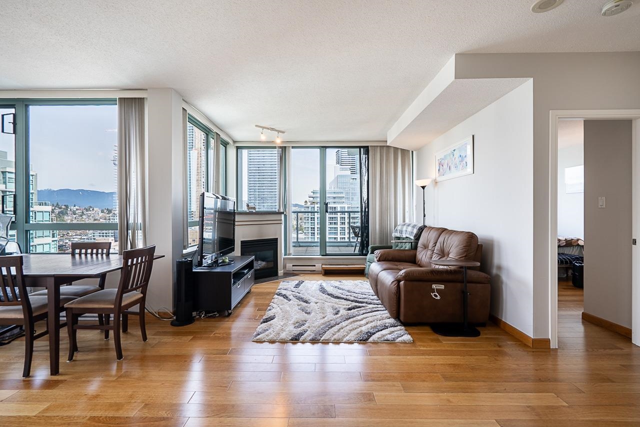 4398 Buchanan Street 2504