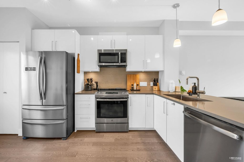 listing image 1102927839370283456