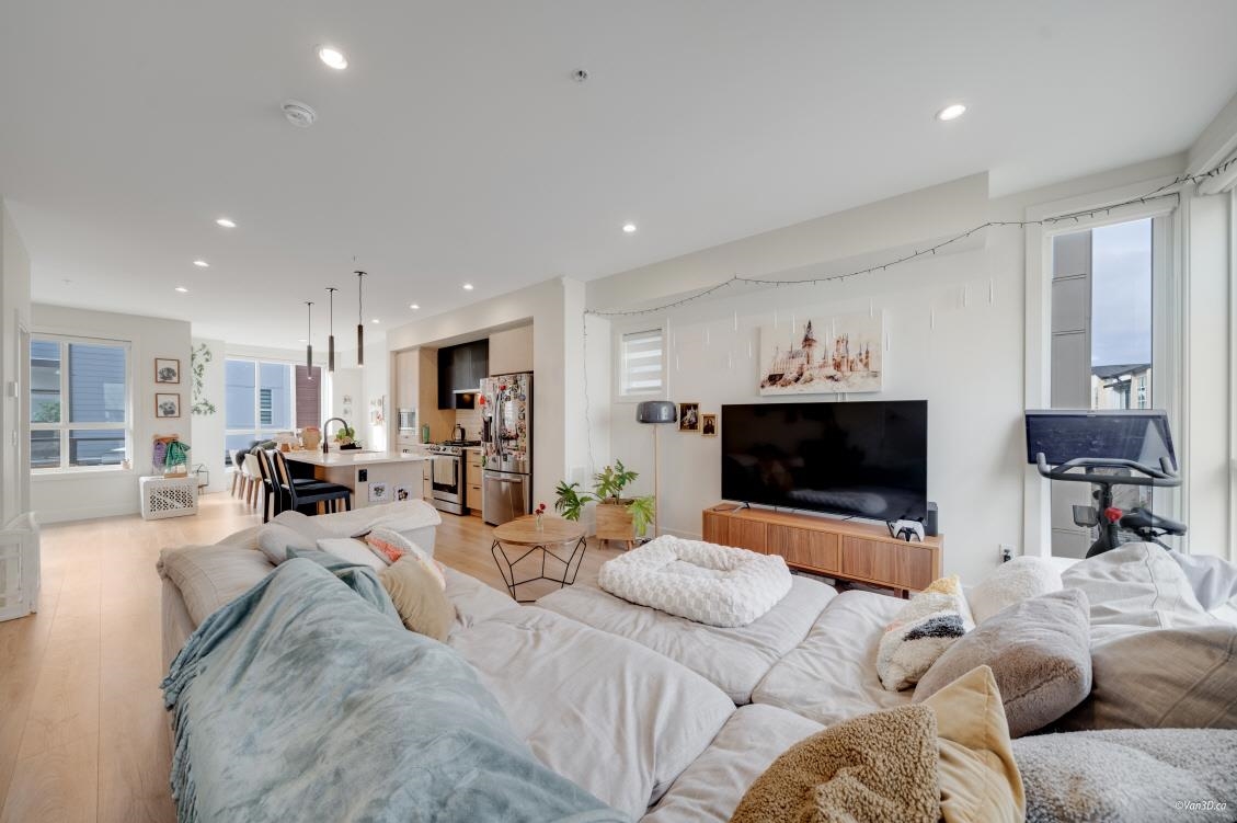 7670 207 Street 58
