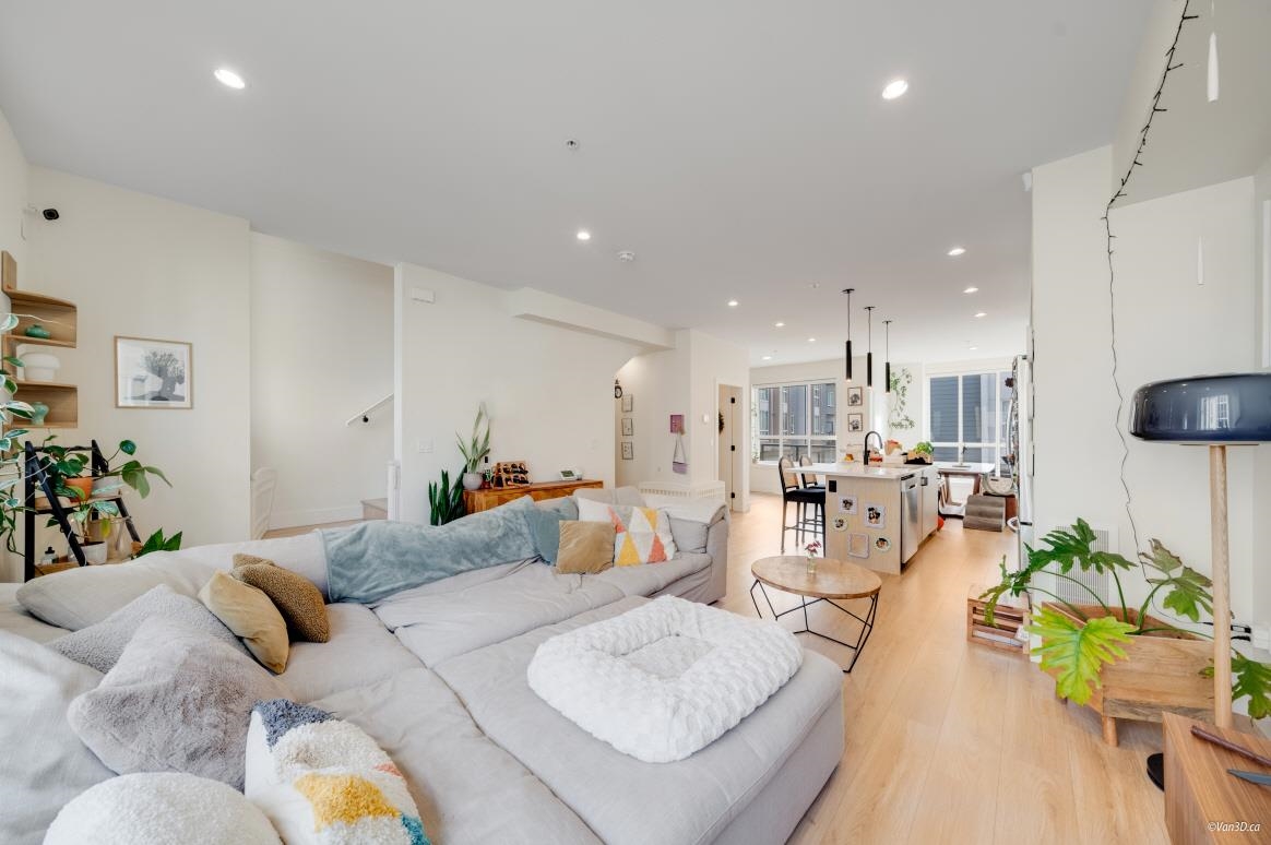 7670 207 Street 58