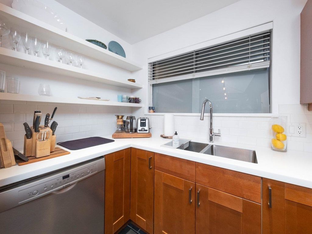 listing image 1100196035597700236