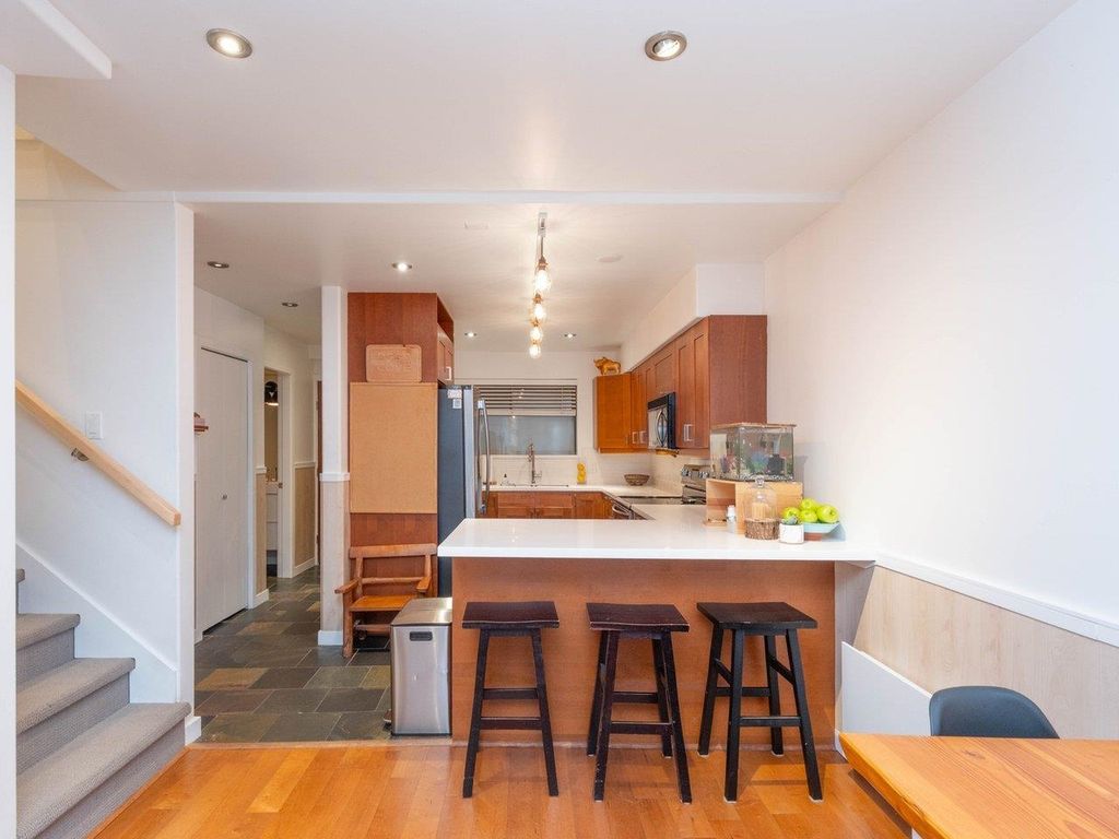 listing image 1103483265826317385