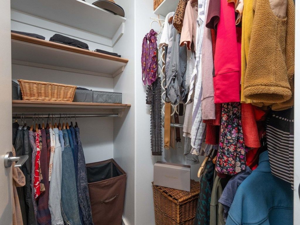 listing image 1104046082704828512