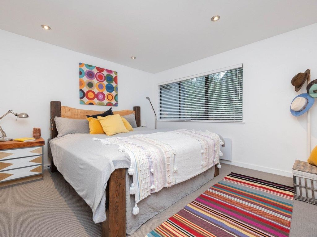 listing image 1104800269337013659