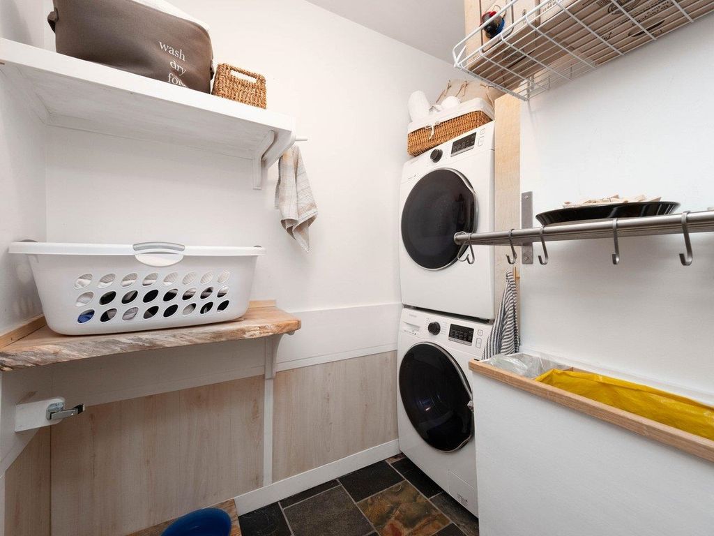 listing image 1106528629714038332