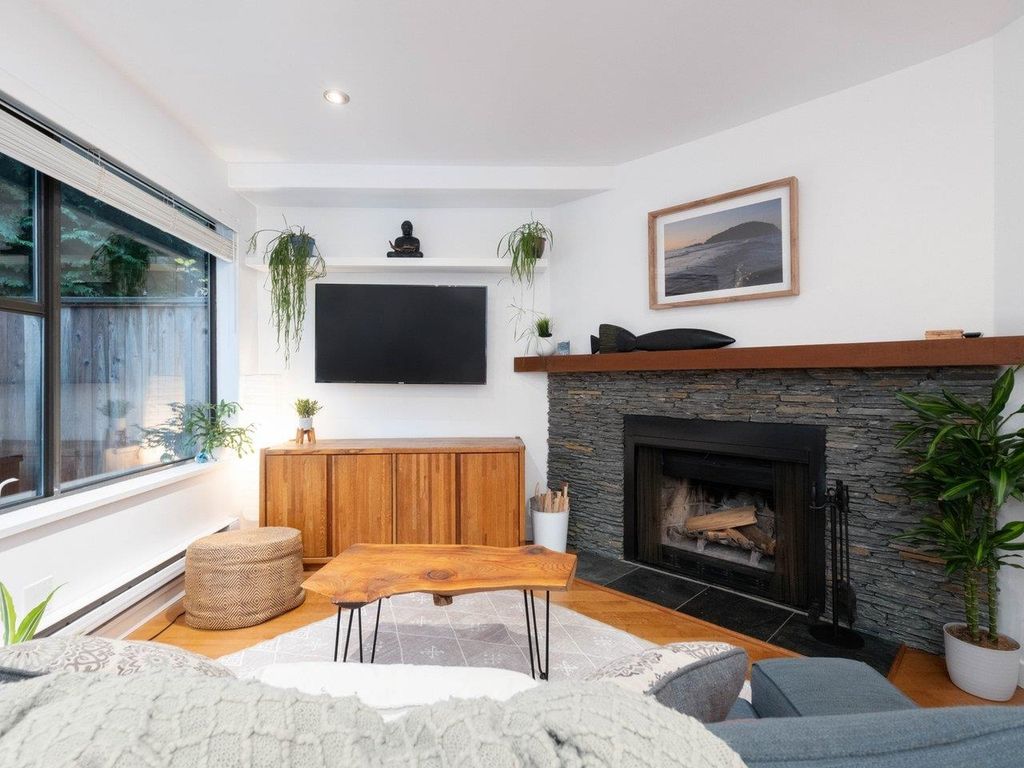 listing image 1100575495889380146