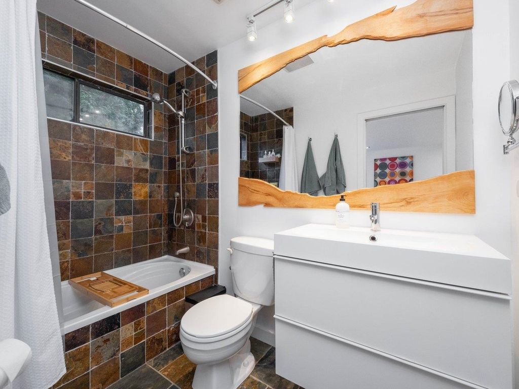 listing image 1104955351097816569