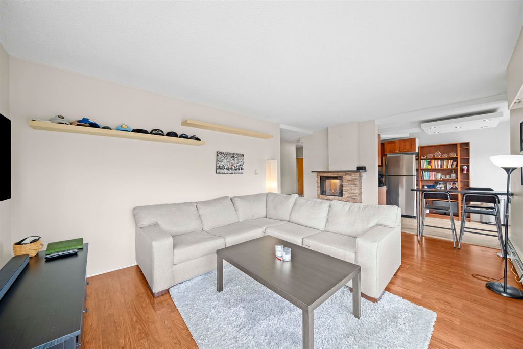 listing image 1104461571962075337