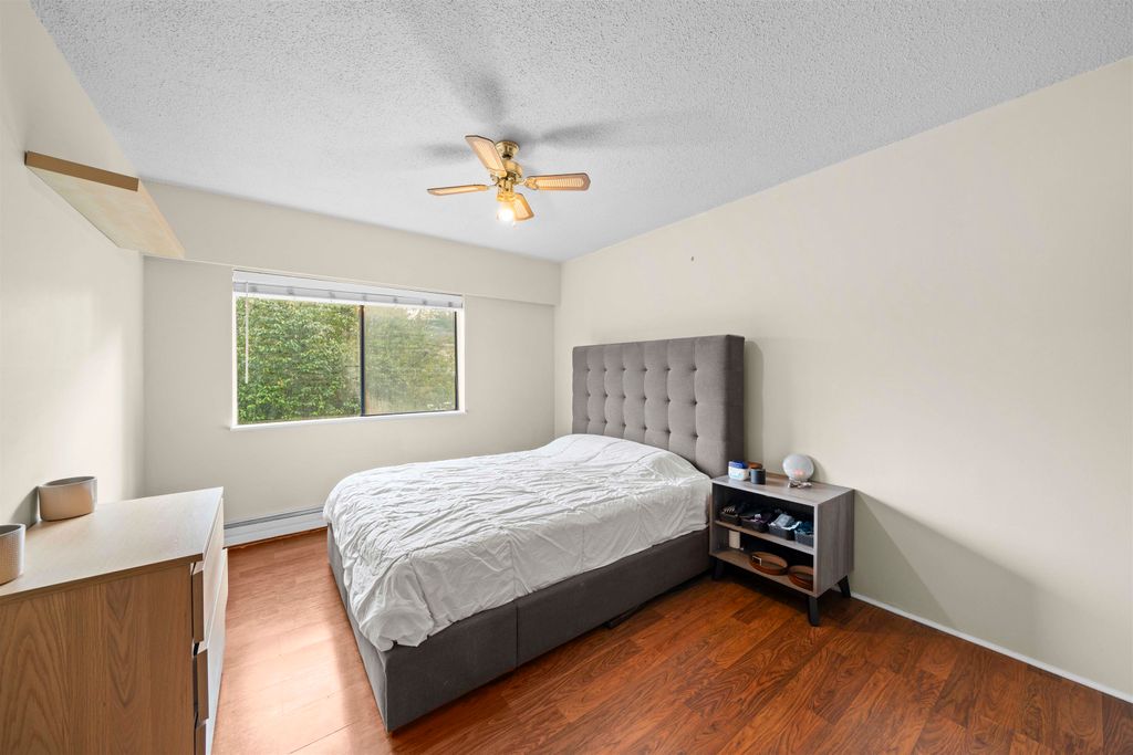 listing image 1107975642612478941