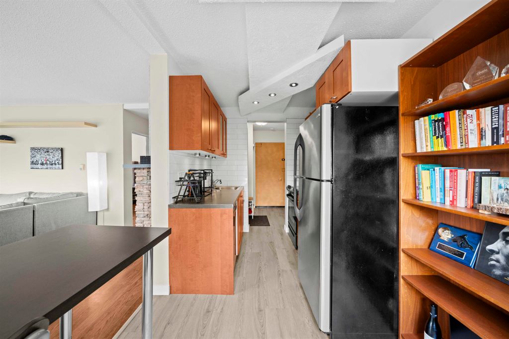 listing image 1106197756302130211