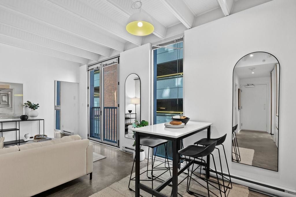listing image 1105764197639019554