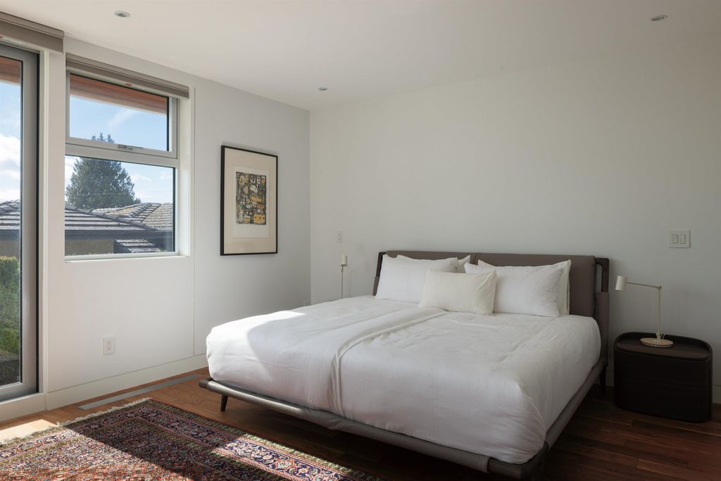 listing image 1102433459279457821