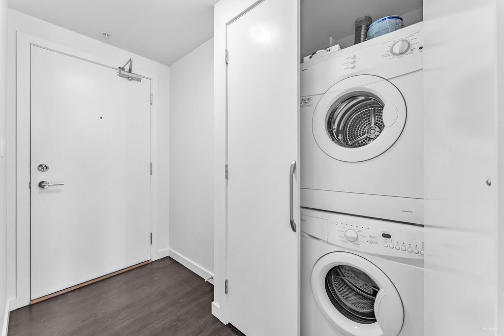 listing image 1103522168193269693