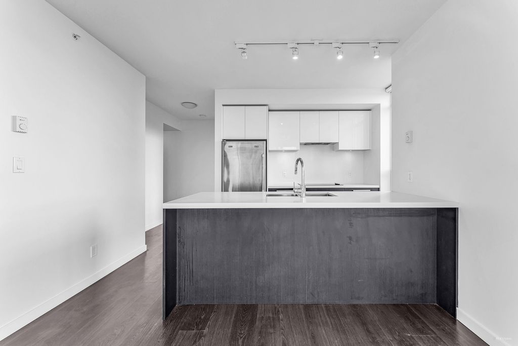 listing image 1102986344732339408
