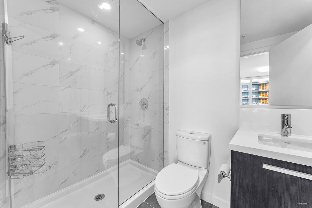 listing image 1104810183806917568