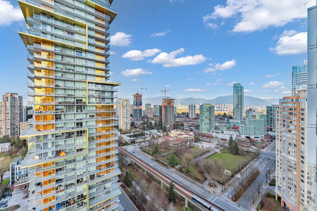 listing image 1102493100254863127