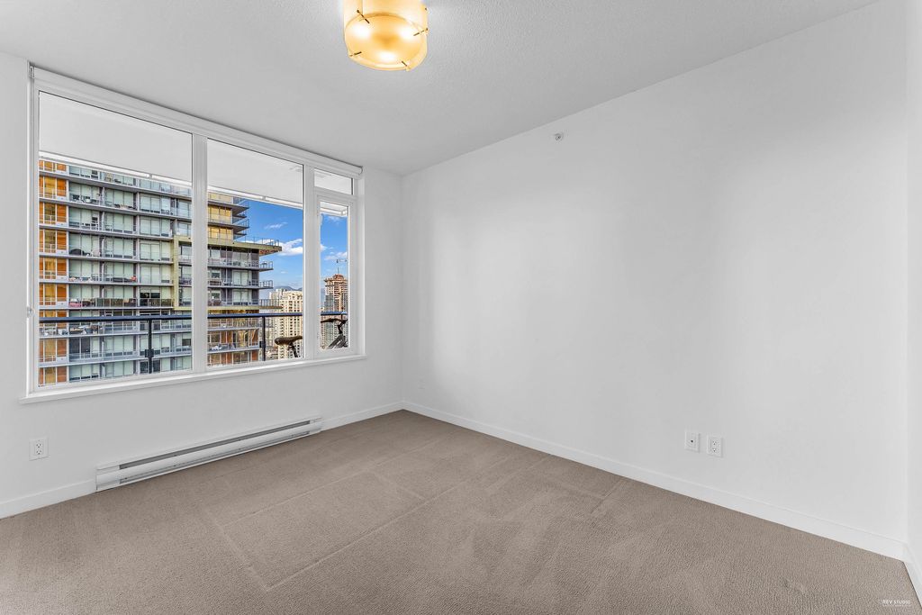listing image 1104299528689645707