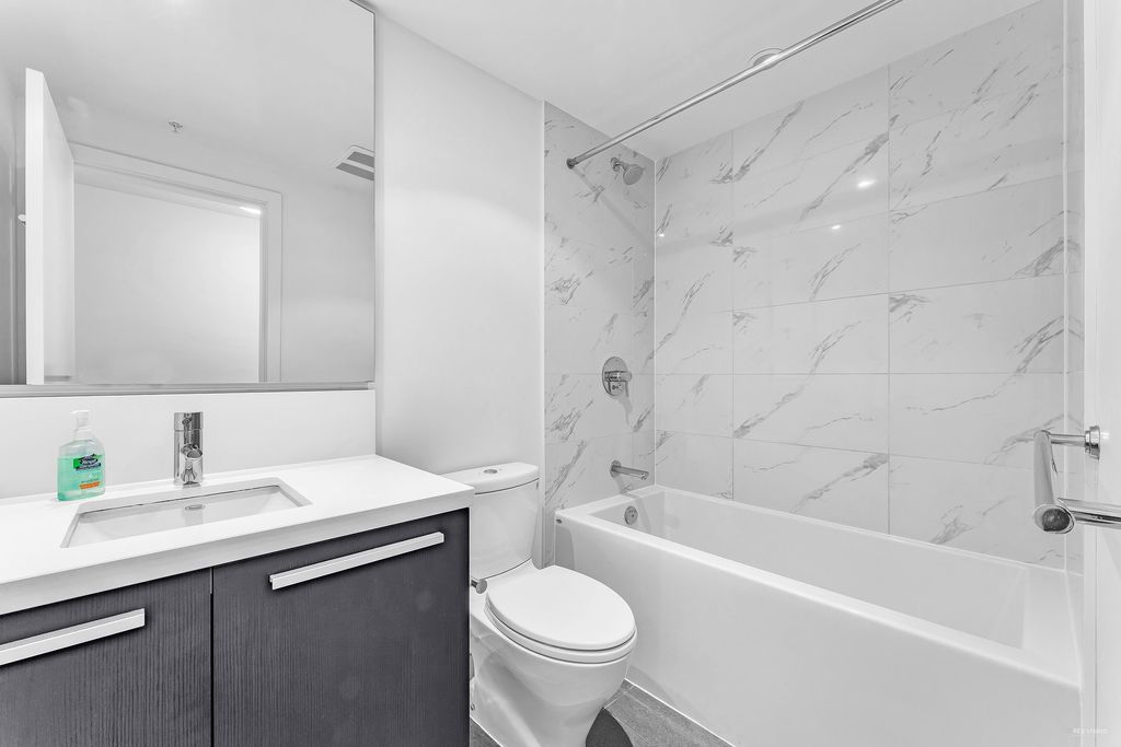 listing image 1102555700157372794