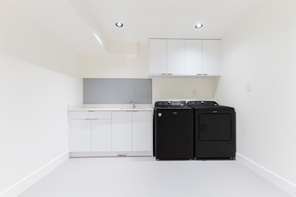 listing image 1106003759639212610