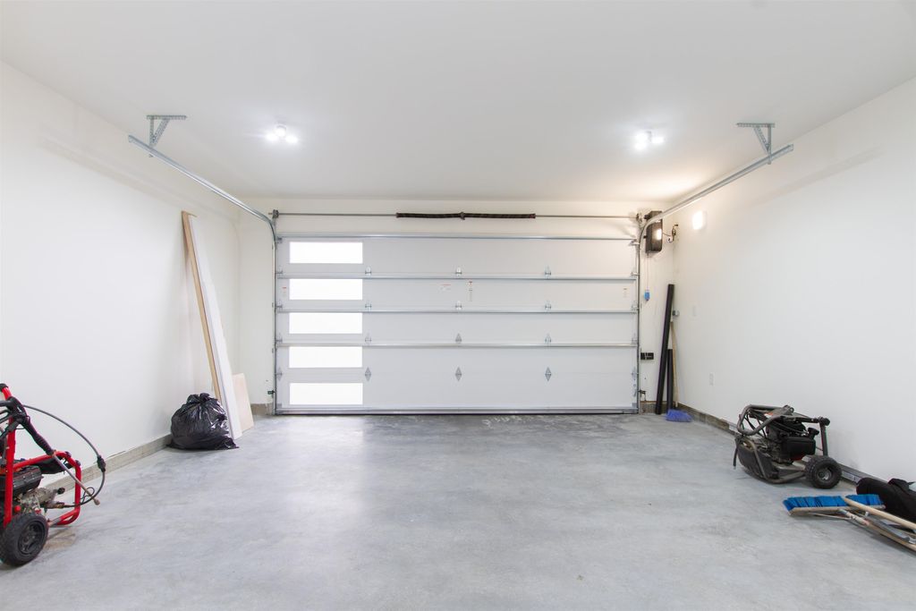 listing image 1109560158015184621