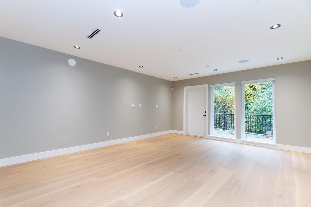 listing image 1102245282012632672