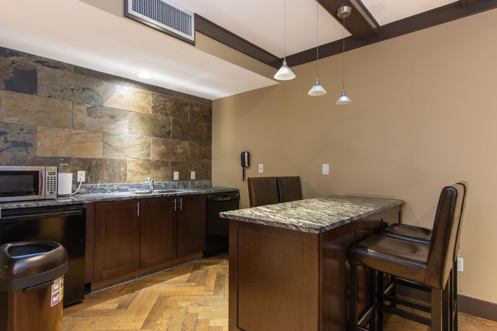 listing image 1102028967476403353