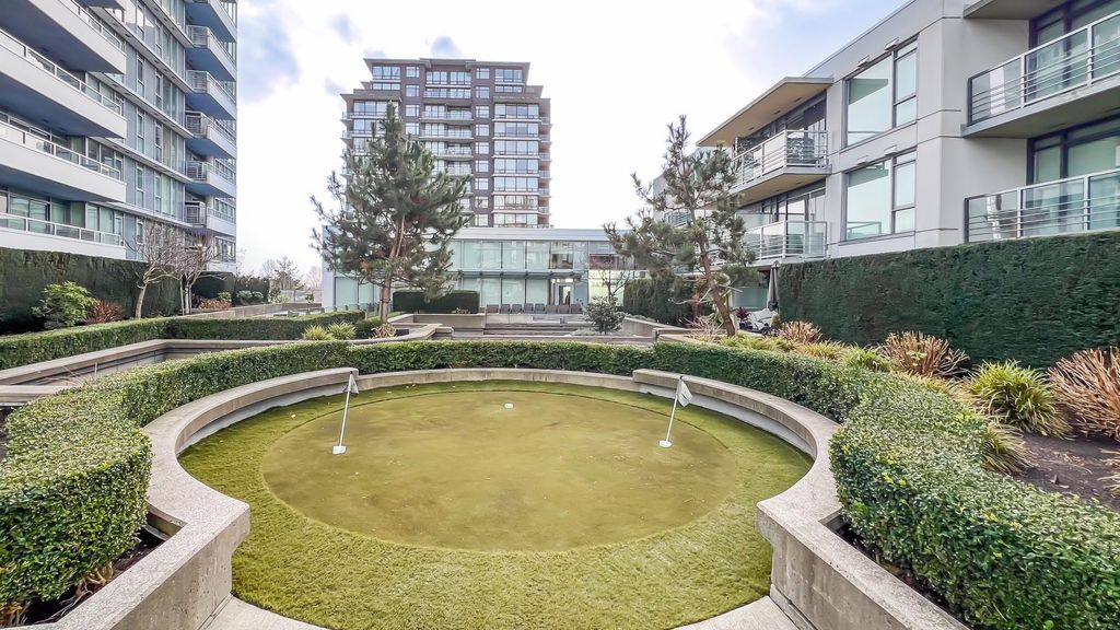 listing image 1102613805666432905