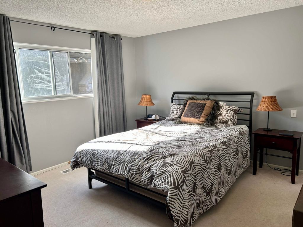 listing image 1104987171821481232