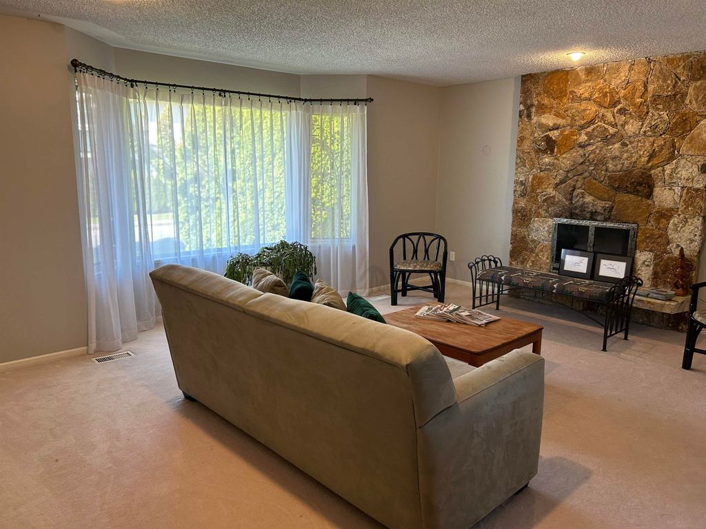 listing image 1106054489156864630